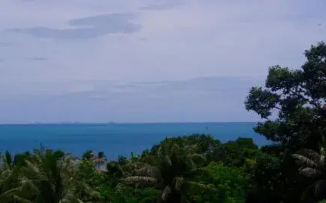 Le Balcon, Haad Yao.