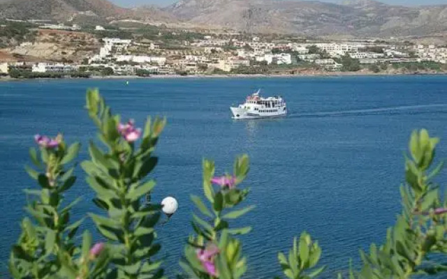 Akrotiri Apartments