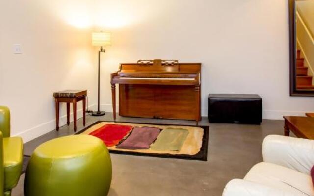 Eco-Friendly Seattle Townhome by RedAwning