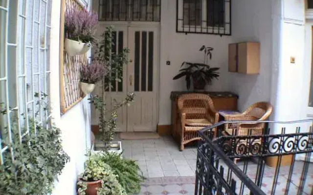 Garibaldi Guesthouse & Apartments