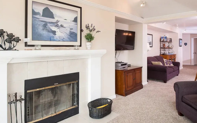 Seaview Condos 403 2 Br by RedAwning