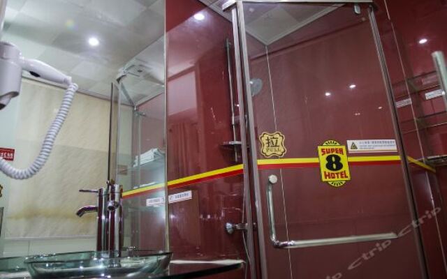 Super 8 by Wyndham Wuxi Railway Station South Square