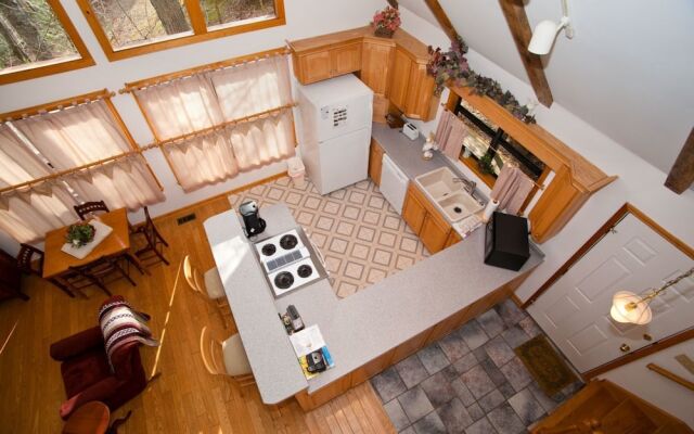 Adams Eden - 2 Br home by RedAwning