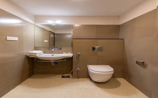 Capital O 19528 Hotel Park Palace