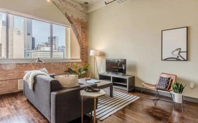 Homey 1BR Unit with Downtown Dallas Views