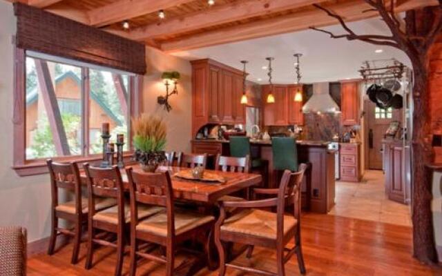 Weil Luxury Vacation Cabin by RedAwning