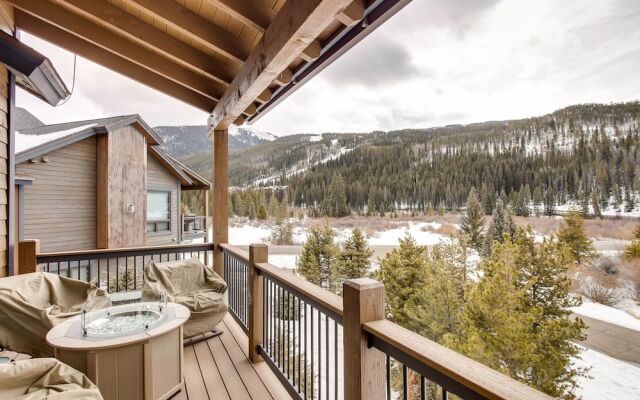 New Luxury 3bdr Townhome/stunning Decor, Mountain Views 3 Bedroom Townhouse by RedAwning