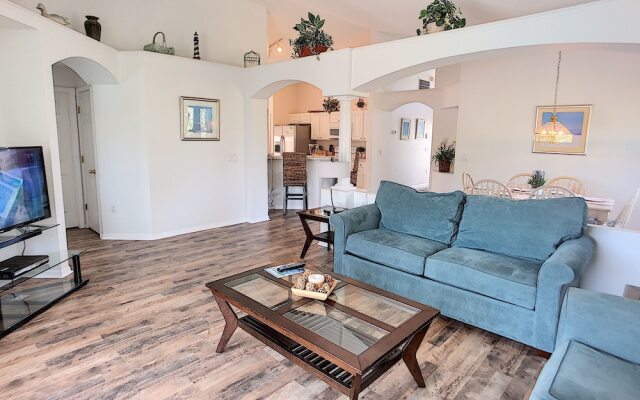 446 Lake Shore Parkway