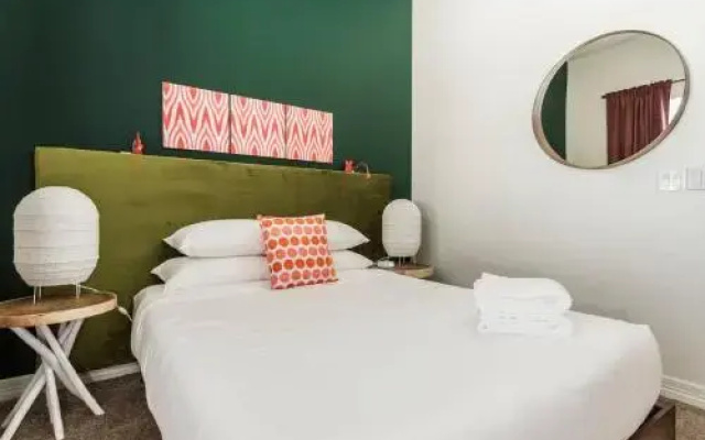 3BR Townhome UT Austin by WanderJaunt