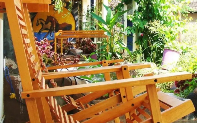Arugambay Tourist Hotel (Meenas)
