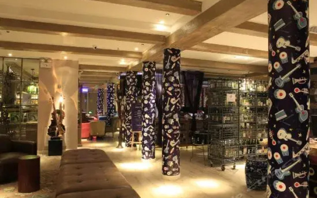 Xinyibao Hong Kong Fengli Luxury Hotel (Feihua Touch Water Shop)