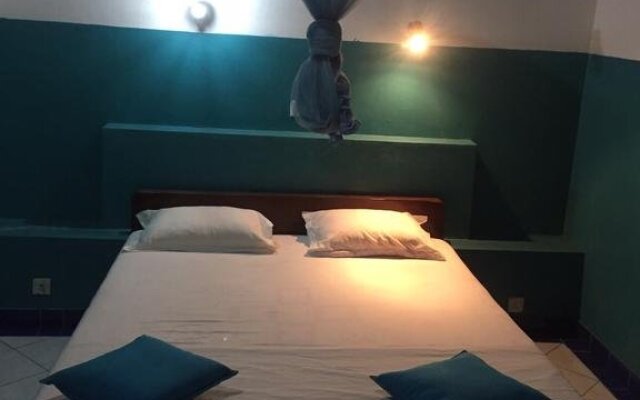 OYO 422 Sunnys Guest House