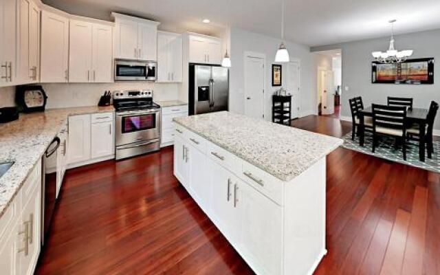 Nashville Duplex Home by RedAwning