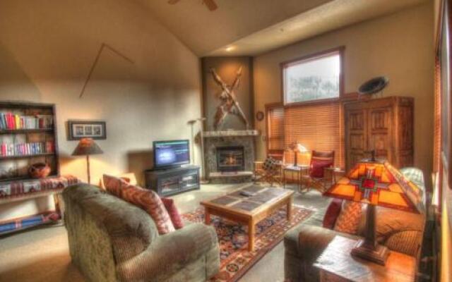 3 Bedroom Condo in River Run with Shared Pool, Hot Tubs, 100 yards to Gondola