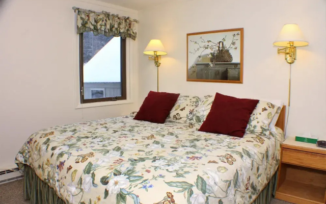 Whiffletree Condo Unit F5 by RedAwning