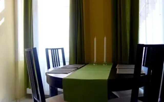 Vivid Rozsa Apartment