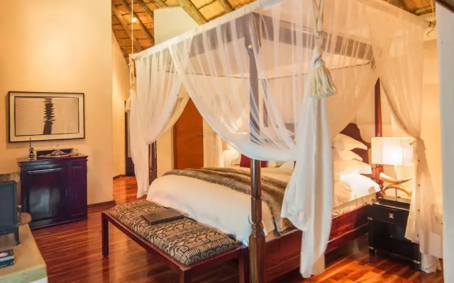 Royal Madikwe Luxury Safari Lodge