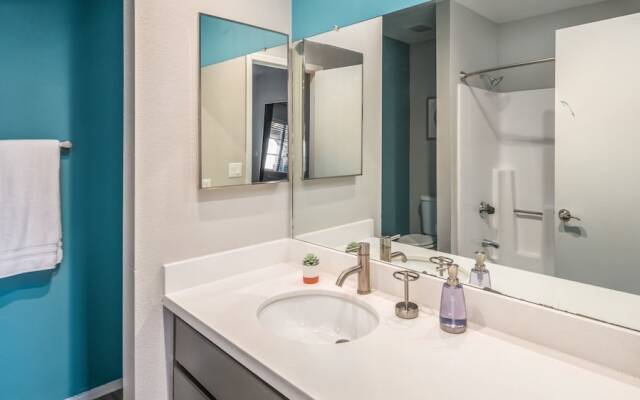 Chic 2BR Near ASU Pool by Wanderjaunt