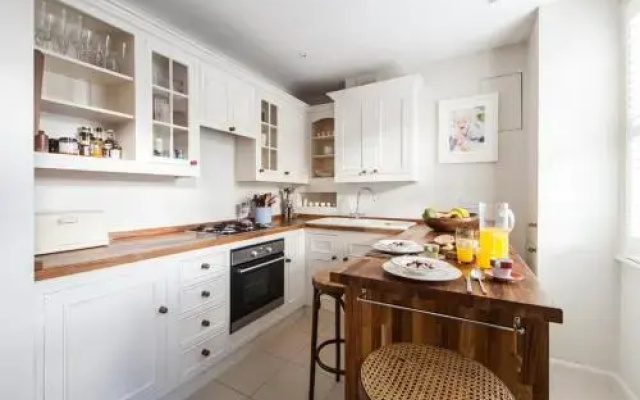 Three Bedroom House in Fulham