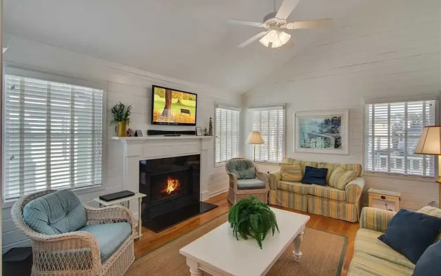 Pelican Bay 42 by RedAwning