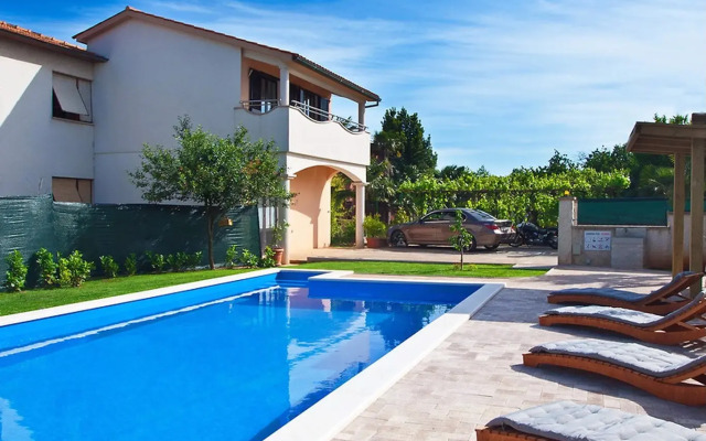 Holiday Home Dori (LBN394)