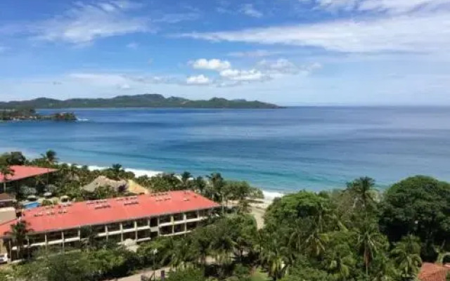 Luxury 2 bedroom condo with ocean view - Few steps from beach