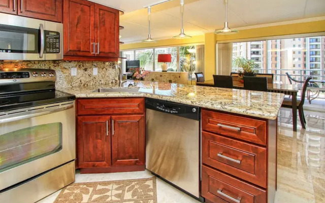 Ala Moana Condo 1777-9 by RedAwning