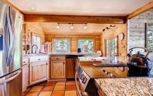 Chalet de Neige Boreas Pass by Pinnacle Lodging