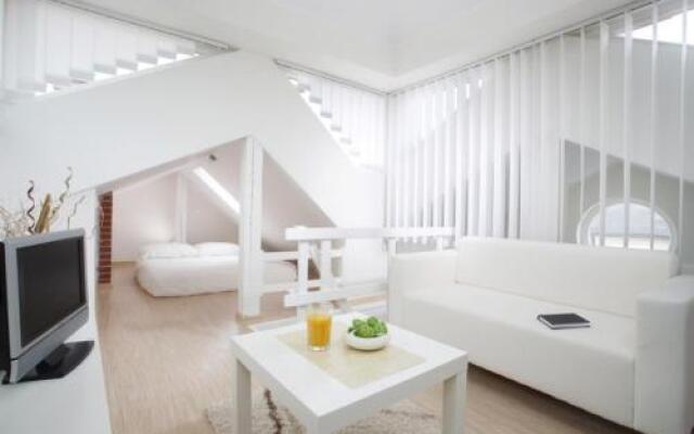 Yellow House Lodging