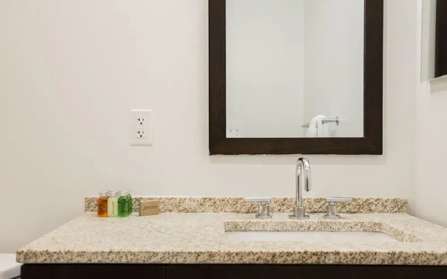 Pristine Fenway Suites by Sonder