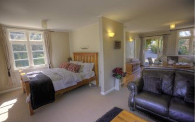 Ohariu Farm Cottage – Guest Rooms – Wellington