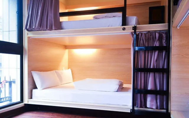 Hive House Capsule Inn 台北丰潮屋膠囊旅館