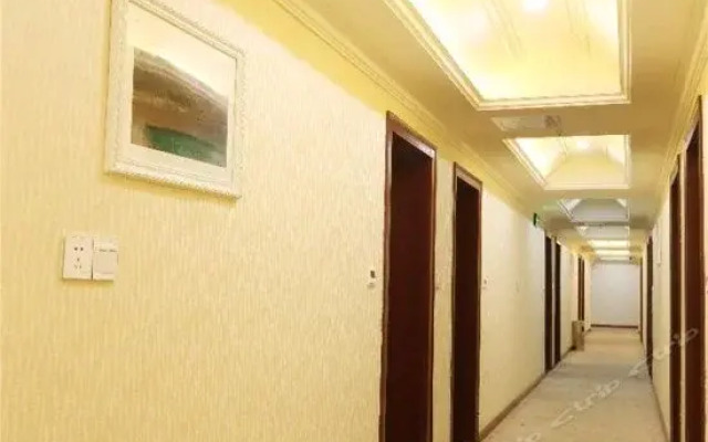 Chenyue Hotel (Chengdu Southwest University of Finance and Economics Subway Station)