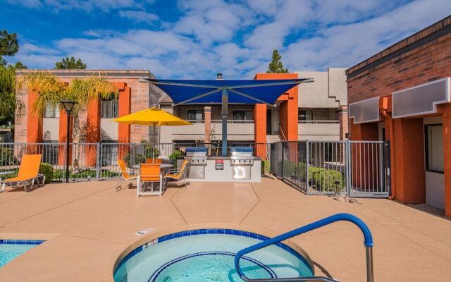 Chic 2BR Near ASU Pool by Wanderjaunt