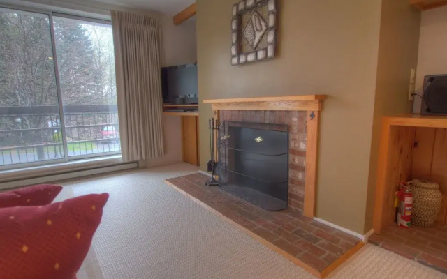 Sugarbush Condo by RedAwning
