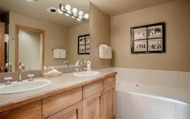 ResortQuest One Breckenridge Place