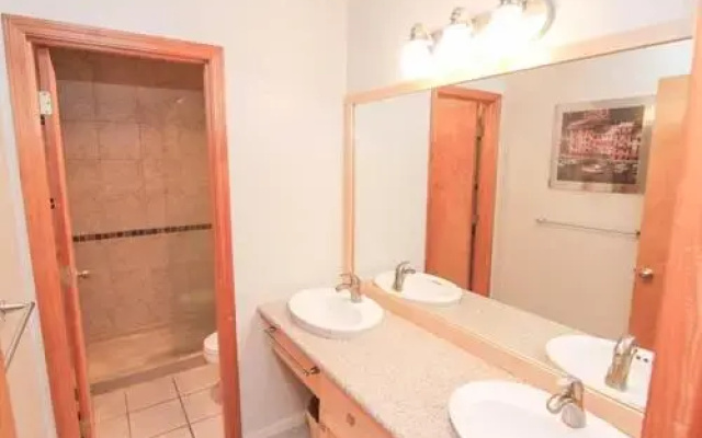 Quelah 28 - 3 Br condo by RedAwning