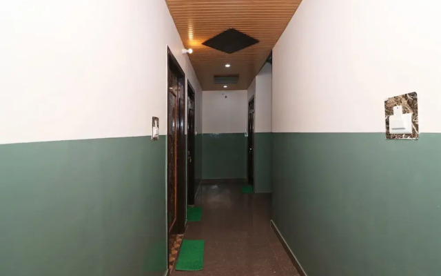 OYO 2407 Hotel Gera's M1