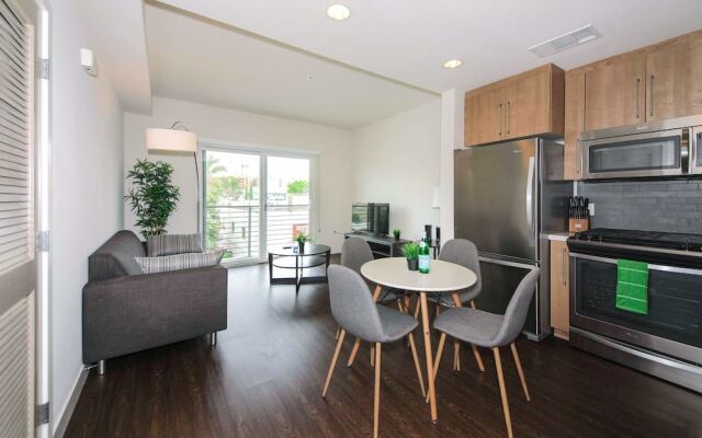 Hollywood Apartments by Barsala