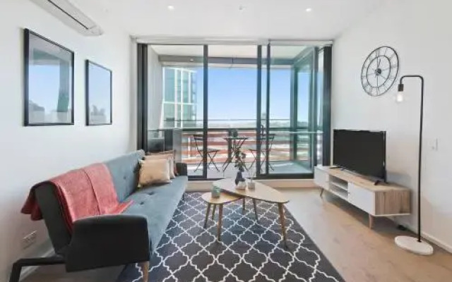 MEL Waterview 2bed Pool Gym Free Parking Vdo-17