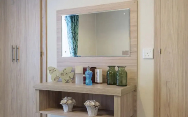 Luxury Lodge Embo