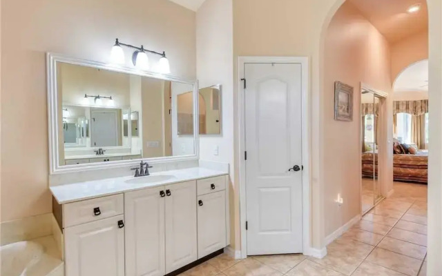 Splashing Dolphins - Three Bedroom Home