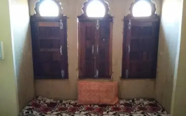 Hotel Sarovar