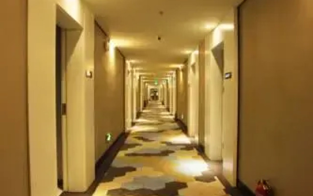 ZMAX Hotels Beijing Linheli Metro Station