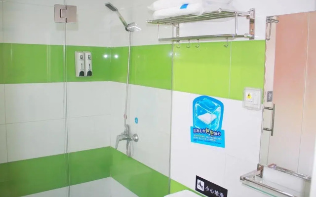 7 Days Inn Dalian North Station South Square Branch