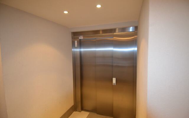 Apartment 4 persons with balcony near tramway Port of Nice district