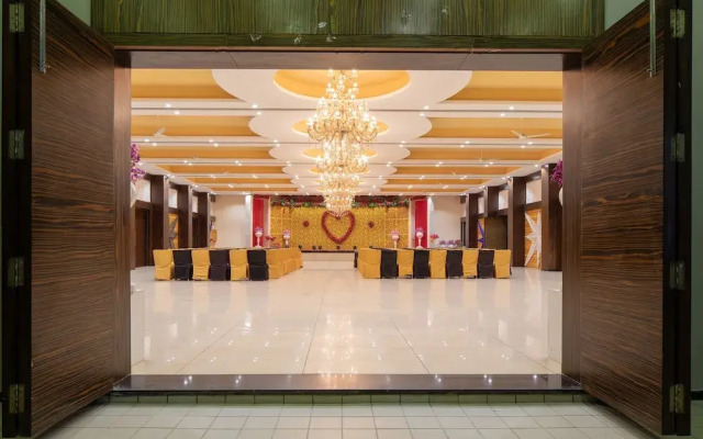 Capital O 19528 Hotel Park Palace