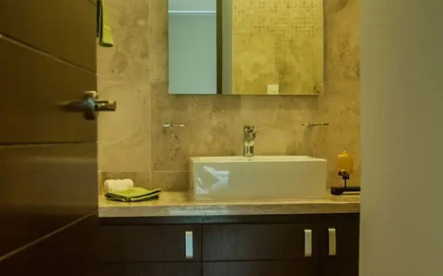 DC 2201 -  2 BEDROOM + NEAR BEACH + STEPS from 5th AV. - Apts