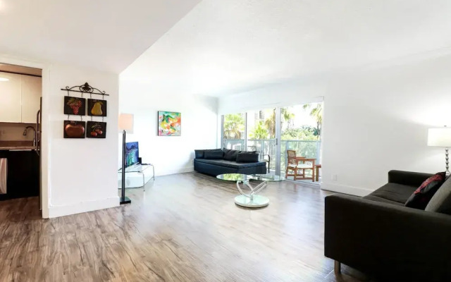 Spacious Apartment with Marina Views