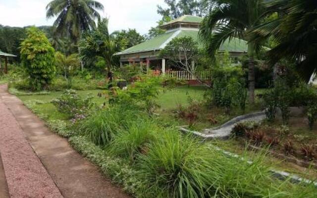 Paradise Flycatcher's Lodge